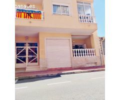 Piso reformado de gran tamaño a dos calles con cochera privada.