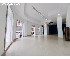 Se alquila local comercial en Avenida Cervantes, playa centro Guardamar.