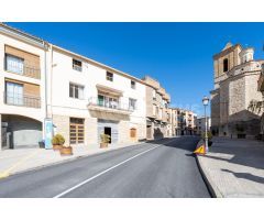 CASA DE 4 HABITACIONES CON GARAJE PARA 10 COCHES o LOCAL COMERCIAL EN CORNUDELLA DEL MONTSANT