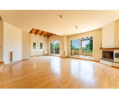 DUPLEX DE 3 HABITACIONES CON GARAJE, PARKING EXT, TRASTERO, PISCINA Y JARDIN COM. AIGUESVERDS REUS
