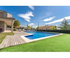 CHALET DE 5 HABITACIONES CON ASCENSOR, GARAJE 5 PLAZAS, PISCINA Y JARDIN EN CASTELLVELL DEL CAMP