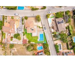 CHALET DE 5 HABITACIONES CON ASCENSOR, GARAJE 5 PLAZAS, PISCINA Y JARDIN EN CASTELLVELL DEL CAMP