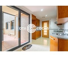 PISO DE 4 HABITACIONES CON PARKING Y PISCINA  EN LLEVANT REUS