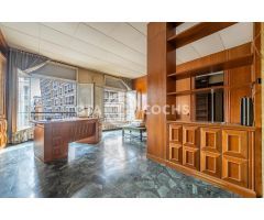 SE VENDE PISO DE 300 METROS CON MUCHAS POSIBILIDADES EN PLAZA DEL PRIM