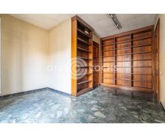 SE VENDE PISO DE 300 METROS CON MUCHAS POSIBILIDADES EN PLAZA DEL PRIM