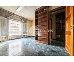 SE VENDE PISO DE 300 METROS CON MUCHAS POSIBILIDADES EN PLAZA DEL PRIM
