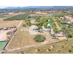 EN VENTA FINCA RÚSTICA CON VARIAS NAVES, VIVIENDA LEGALIZADA DE 100 MTS A 3 MINUTOS DE REUS