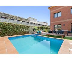 EN VENTA ESPECTACULAR ADOSADO CON JARDIN Y PISCINA EN URB. ELS HOSTALETS-ELS PALLARESOS
