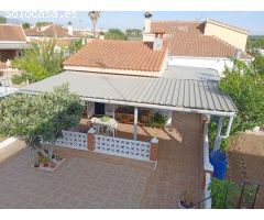 ESPECTACULAR chalet en CHIVA con todas las comodidades y piscina propia.