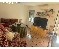 Piso de 110 metros,4 habitaciones,1 baño,1 aseo,3 balcones,2 trasteros grandes a pie de calle.
