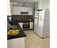 Piso de 110 metros,4 habitaciones,1 baño,1 aseo,3 balcones,2 trasteros grandes a pie de calle.
