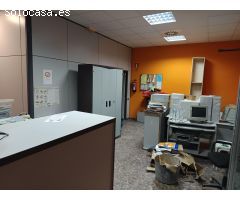 Planta baja para oficina, local comercial o almacén en Xirivella de 116 m2 con dos persianas.