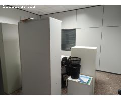 Planta baja para oficina, local comercial o almacén en Xirivella de 116 m2 con dos persianas.