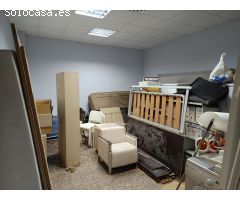 Planta baja para oficina, local comercial o almacén en Xirivella de 116 m2 con dos persianas.