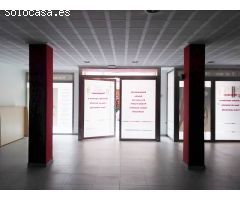 Local comercial de amplias dimensiones con ventanales de acero en zona Miguel Hernández de Alacuás