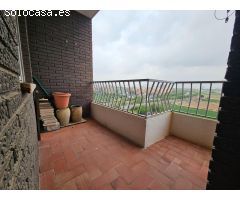 Piso con mucho potencial y posibilidades, todo exterior y vistas despejadas frente al Monasterio