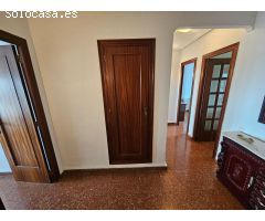 Piso con mucho potencial y posibilidades, todo exterior y vistas despejadas frente al Monasterio