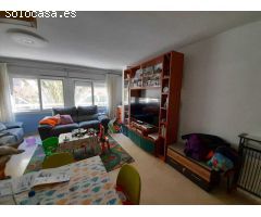 VIVIENDA CÉNTRICA CON CUATRO DORMITORIOS Y DOS BAÑOS