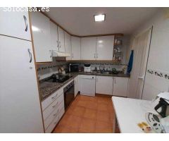 VIVIENDA CÉNTRICA CON CUATRO DORMITORIOS Y DOS BAÑOS