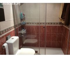 VIVIENDA CÉNTRICA CON CUATRO DORMITORIOS Y DOS BAÑOS
