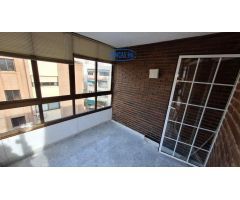 EXCLUSIVA. AMPLIA VIVIENDA CERCA DE RENFE CON PLAZA DE GARAJE OPCIONAL