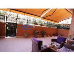 vivienda seminueva con patio -terraza de 50m2 y plaza de garaje.