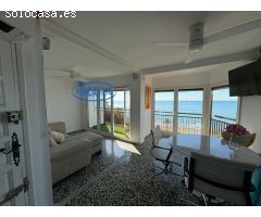 vivienda en primera linea de playa con estupendas vistas frontales al mar.