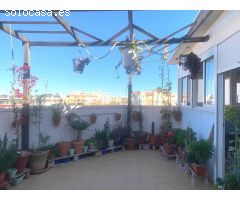 ¡Se vende en el Pilar de la Horadada Ático Semireformado con ascensor!