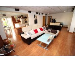 IMPRESIONANTE VIVIENDA SOBRE LOCAL COMERCIAL DIVIDIDO EN DOS NEGOCIOS