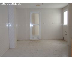 190 m2 DE VIVIENDA + 2 GARAJES SITUADA EN PLENO CENTRO DE EL EJIDO CON VISTAS AL BULEVAR.