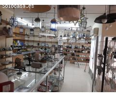 LOCAL COMERCIAL MAS TRASTIENDA Y OFICINA EN LA MEJOR UBICACION