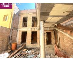 OPORTUNIDAD DE INVERSION CASA CON 5 APARTAMENTOS Y 3 PLAZAS DE GARAJE