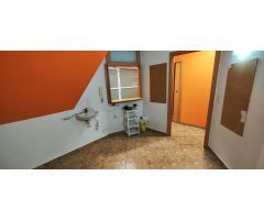 Se vende o alquila local en Plaza Esparraguera