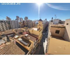 Se vende magnífico piso en pleno centro de Castellón, en calle Enmedio y junto a la Puerta del Sol.