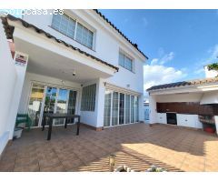 Se vende propiedad consistente en 2 villas pareadas independientes sobre un solar de 1127 m2