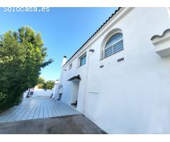 Se vende propiedad consistente en 2 villas pareadas independientes sobre un solar de 1127 m2