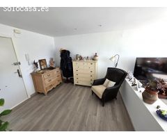 Se vende apartamento en primera línea de mar, frente a la playa del Gurugú. Apartamento reformado