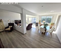 Se vende apartamento en primera línea de mar, frente a la playa del Gurugú. Apartamento reformado