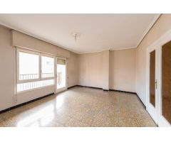 Amplio piso para reformar en Castellón
