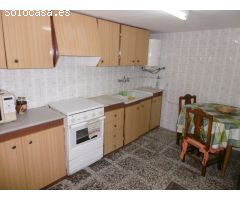 CASA BIEN SITUADA CON VISTAS A LA PLAZA Y ENTRADA POR DOS CALLES