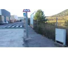 SOLAR INDUSTRIAL BIEN COMUNICADO SITUDADO EN CABANES (CASTELLON)