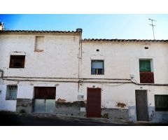 CASA DE PUEBLO CON GARAJE Y PEQUEÑO SOLAR PARA REFORMAR EN VALL DALBA