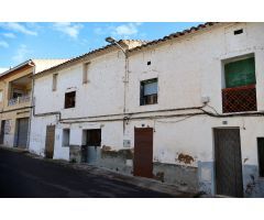 CASA DE PUEBLO CON GARAJE Y PEQUEÑO SOLAR PARA REFORMAR EN VALL DALBA
