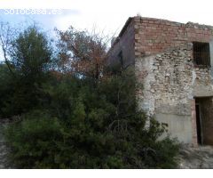 MASIA PARA REFORMAR CON TERRENO Y ACCESO POR CAMINO ASFALTADO
