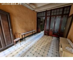 CASA CENTRICA PARA REFORMAR EN LA CALLE ENMEDIO DE CASTELLON.