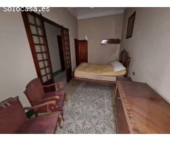 CASA CENTRICA PARA REFORMAR EN LA CALLE ENMEDIO DE CASTELLON.