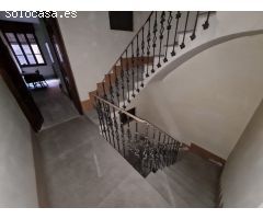 CASA CENTRICA PARA REFORMAR EN LA CALLE ENMEDIO DE CASTELLON.