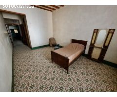 CASA CENTRICA PARA REFORMAR EN LA CALLE ENMEDIO DE CASTELLON.