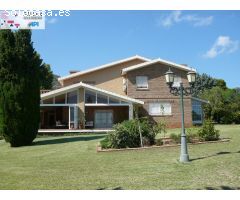 IMPRESIONANTE CHALET EN URBANIZACION LAS PALMAS - BENICASSIM