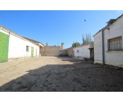 VENTA DE CASA EN ALERA, 4 HABITACIONES, SALÓN, COCINA Y BAÑO, PATIO Y COCINA CAMPERA